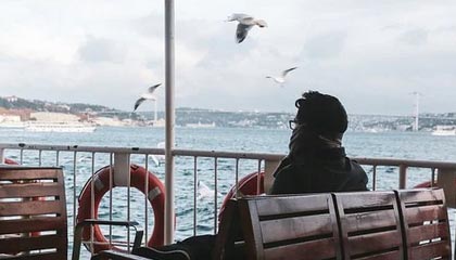 爱游戏app下载-曼联后防线三人缺阵调整成关键，曼联后卫线